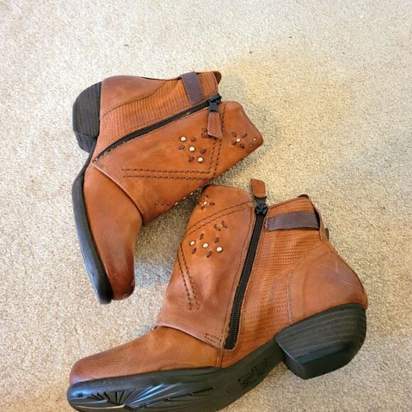 Miz Mooz Booties size 5.5 - Picture 4 of 8